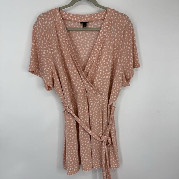 Torrid 3X Knit Crepe Wrap Peplum Top Peach Dotted Short sleeves belted Babydoll - Picture 4 of 7